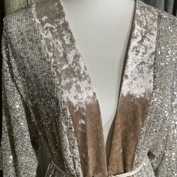 SO 🥂Happy New Year’s Robe/Dress🥂 - Picture 5 of 11